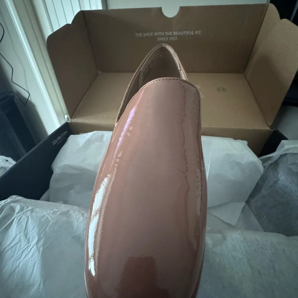 Naturalizer Women Effortless Glossy Patent Leather Mauve Loafers- 9.5- BNWT